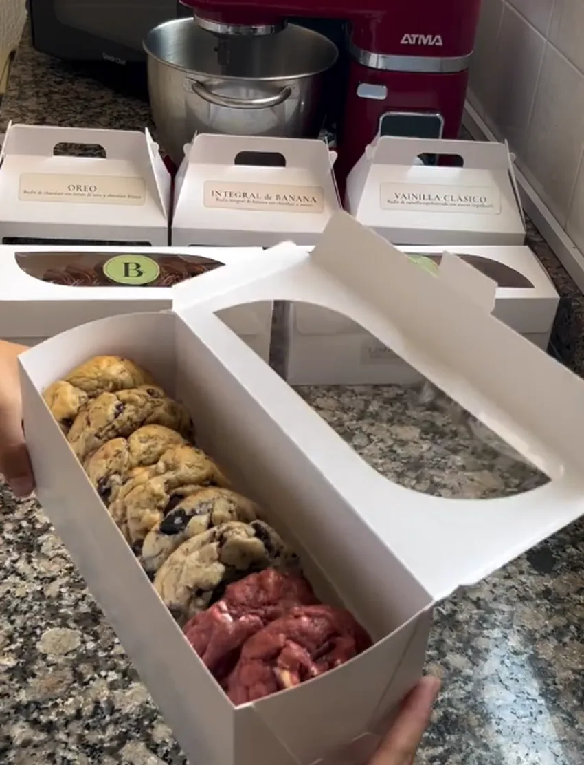 Cajas de cookies y budines listas para entregar