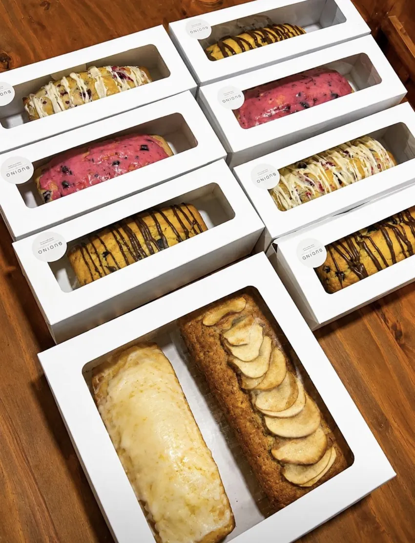 Budines empacados en cajas para entregar