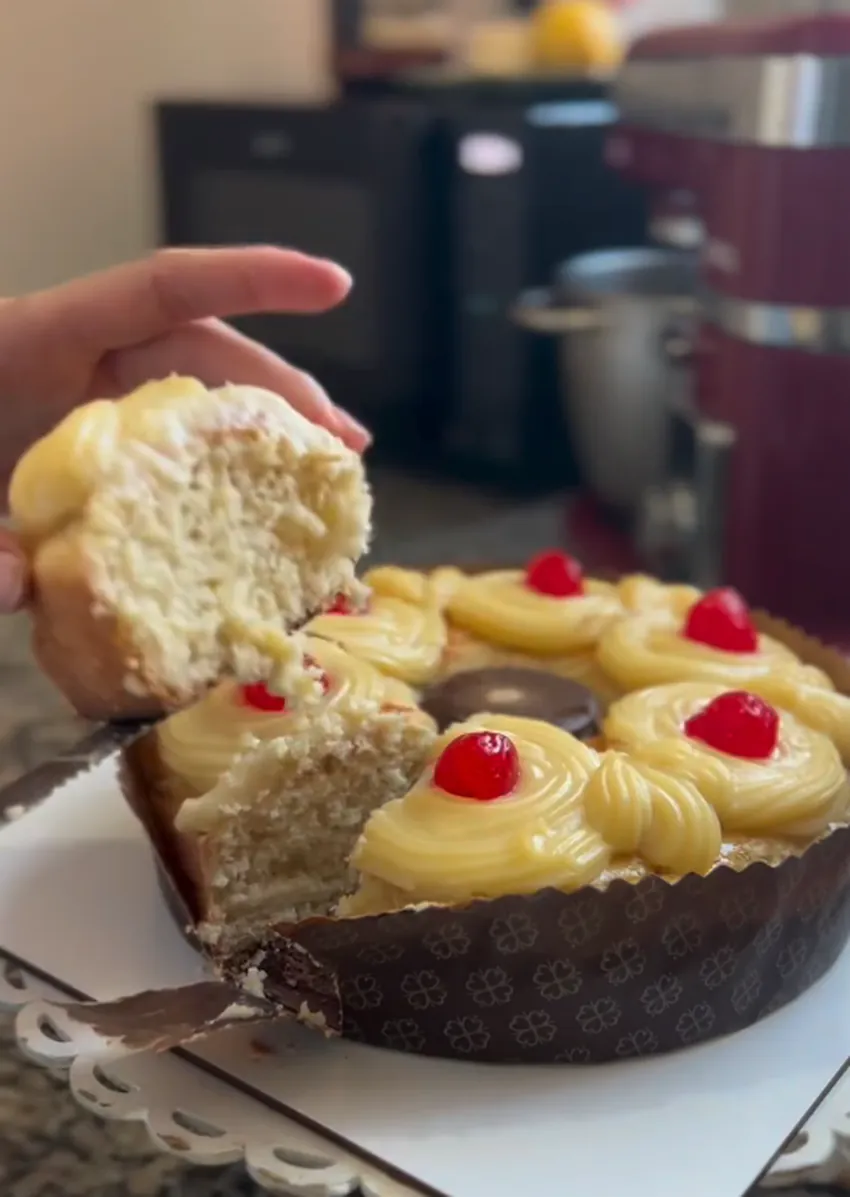 Torta con crema pastelera y cerezas hecha con las recetas de Budiné